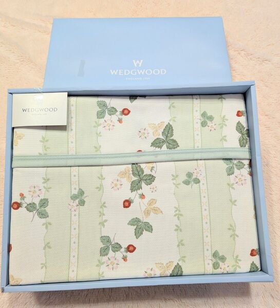 ☆新品☆WEDGWOOD ワイルドストロベリー 綿毛布140×200 ウェッジウッド
