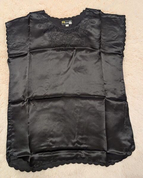 ☆新品☆シルク100% 絹 タンクトップ キャミソール Mサイズ 黒色 ブラック
