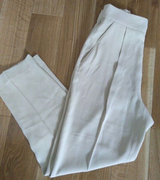 ユナイテッドアローズ 薄ベージュ パンツ オフィスカジュアル