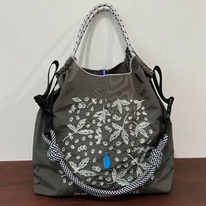 ストラップ付き トートバッグ エコバッグ ショルダーベルト付 ボールアンドチェーン ナイロン 刺繍 ブルーボトル レディース