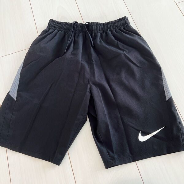 美品 ナイキ NIKE 水着 140 男の子 スイムパンツ