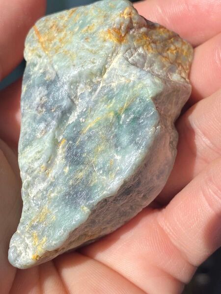 糸魚川翡翠 ヒスイ 青海川 川石 天然石 鉱物 原石 ひすい 114g