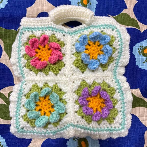 ハンドメイド 手編み お花モチーフつなぎ グラニースクエア バック