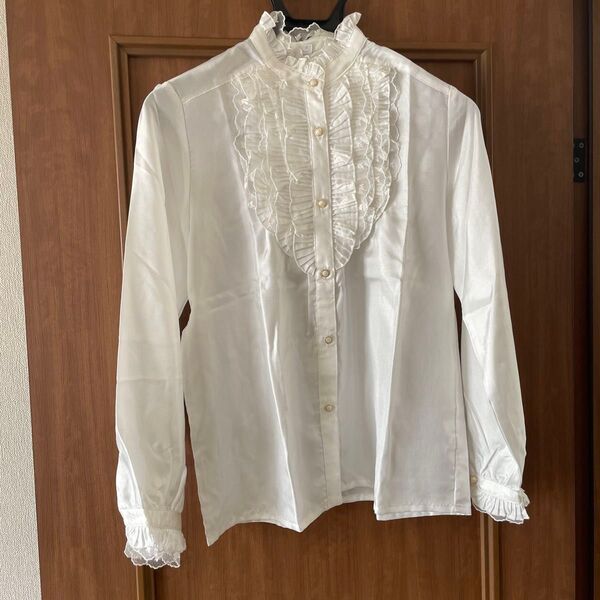 【新品】白のフリルブラウス レディース トップス