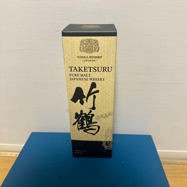 ニッカウヰスキー 竹鶴 ピュアモルト 700ml 箱付き