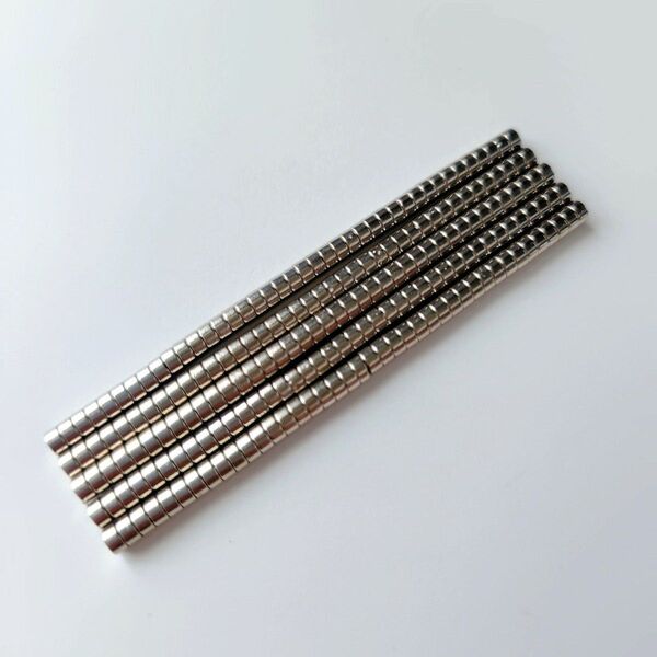 小型マグネット シルバー 3mm×2mm 超強力 丸型 ネオジム 磁石 フック 200個セット