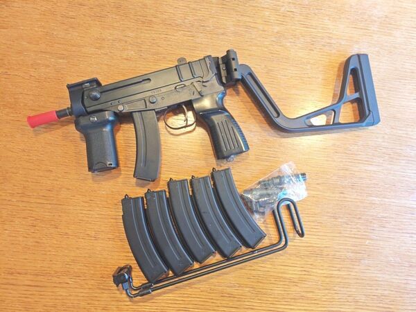【給弾不良】東京マルイ Vz61コンパクト電動コンパクトマシンガン(カスタム品)