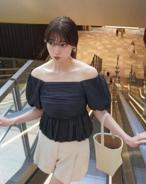 Herlipto Bloom Two-Way Top オフショルブラウス M black