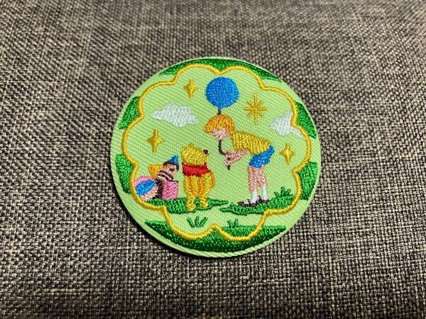ディズニー 食玩 刺繍缶バッジ くまのプーさん