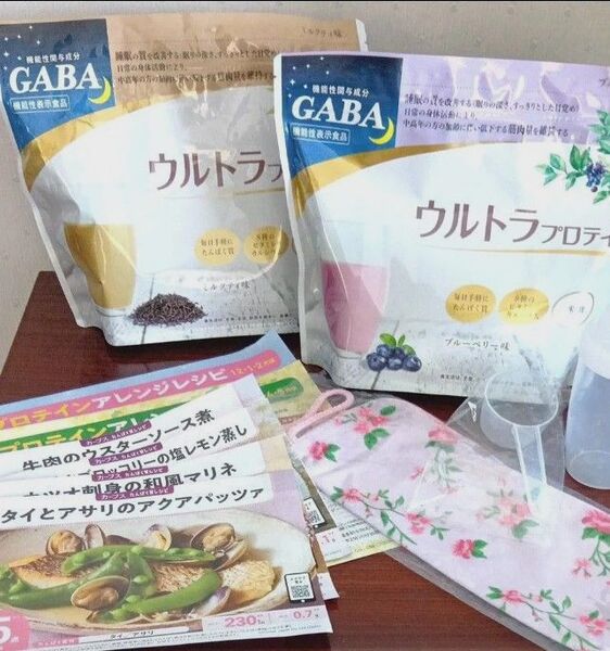 カーブスウルトラプロテイン ブルーベリー味 とミルクティ味(各約30食分)1.4倍計量スプーン、シェーカー、シェーカーポーチ付き
