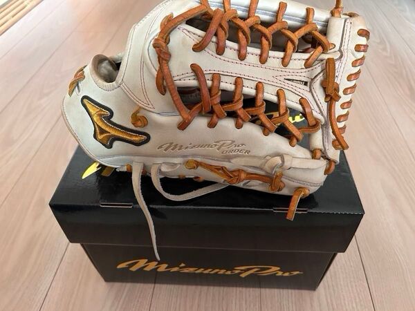 ミズノプロ オーダーグローブ 硬式 外野手用 芳賀ジャパンモデル クリーム色