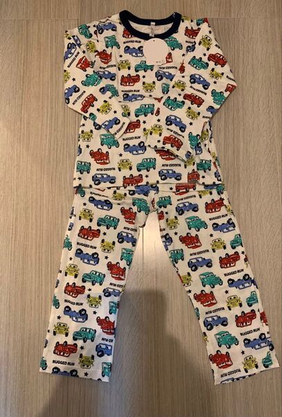 新品未使用 パジャマ 上下セット ルームウエア 綿 車 110 4歳 5歳 6歳 長袖 Tシャツ ズボン 乗り物 保育園 旅行