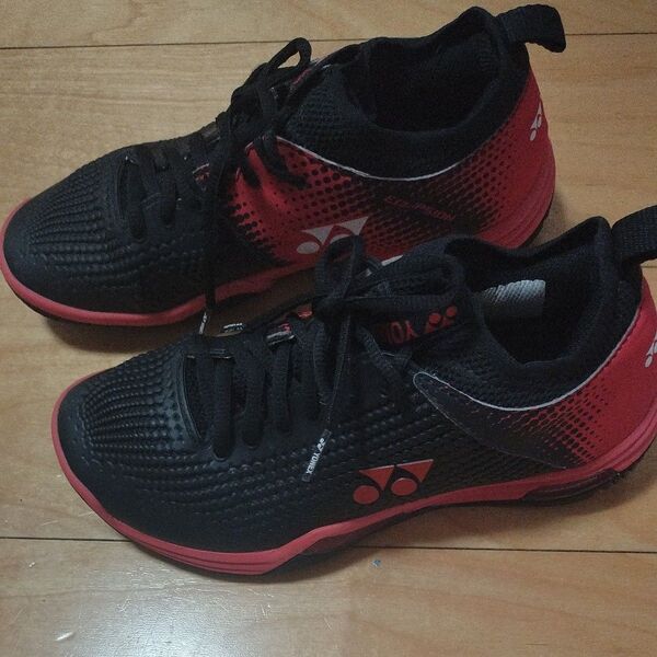 YONEX バドミントンシューズ 23.5cm ブラック×レッド