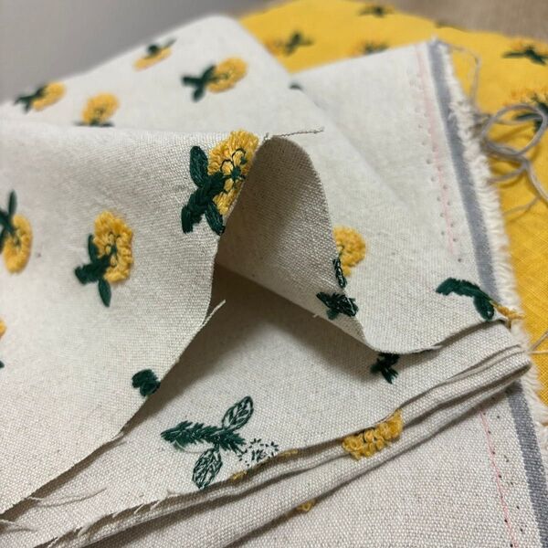 たんぽぽ刺繍 コットンリネン 刺繍 ハギレ