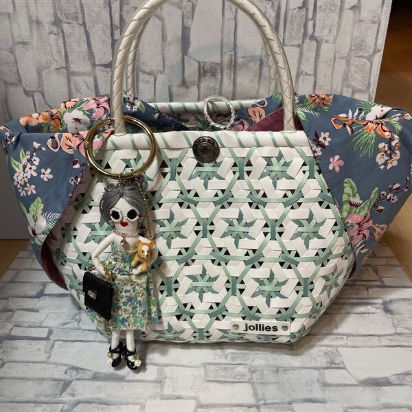 美品!JOLLIES ジョリーズプラかごバック、フラワーフラミンゴ柄