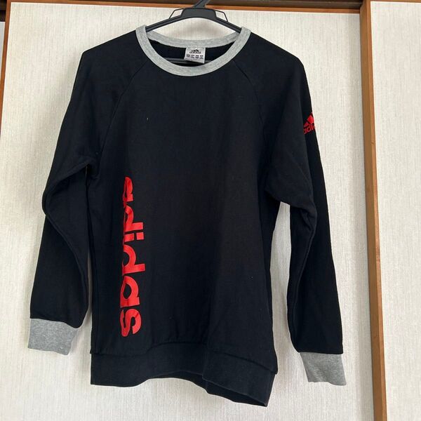 adidas 長袖Tトレーナー メンズ ブラック×レッド ロゴ