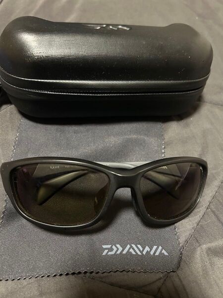 ダイワTLX015 TVS DARK GRAY サングラス