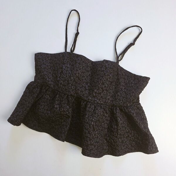 SHEIN シーイン レディースビスチェ ベアトップ レディースキャミソール 小花柄 ブラック 可愛い 春服 春夏 春コーデ