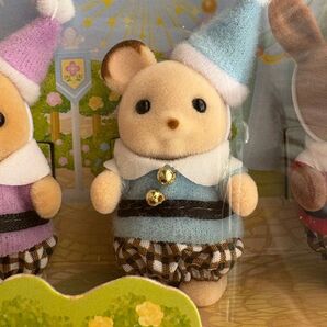 どんぐりネズミの赤ちゃん とんがりぼうしの赤ちゃんたち