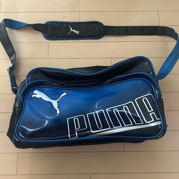 PUMA エナメルバッグ 青