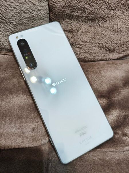 超美品 SONY Xperia 1 II ホワイト docomo SO-51A