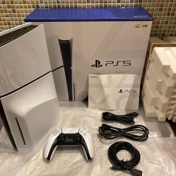 【美品】ディスクドライブ付 プレイステーション5 CFI-2000 最新型 PlayStation5 Slimモデル