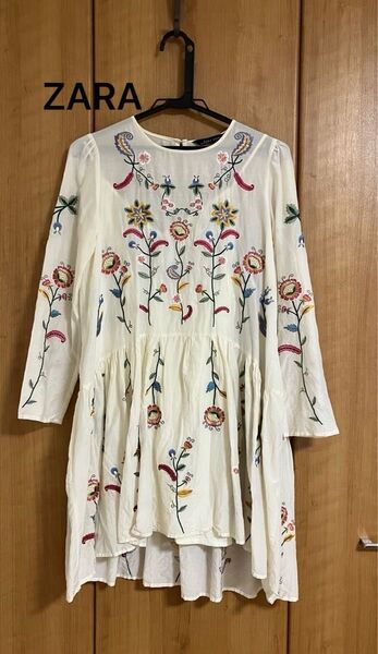ZARA 刺繍 ミニワンピース 花柄