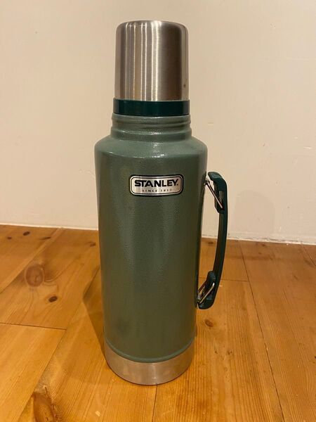 STANLEY 水筒 スタンレー アウトドア キャンプ 旧ロゴ1.9l