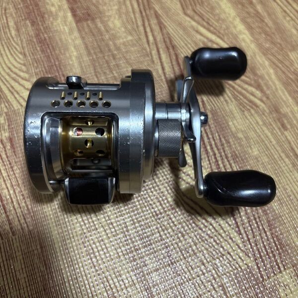 シマノ カルカッタコンクエスト DC200 ベイトリール SHIMANO CONQUEST CALCUTTA