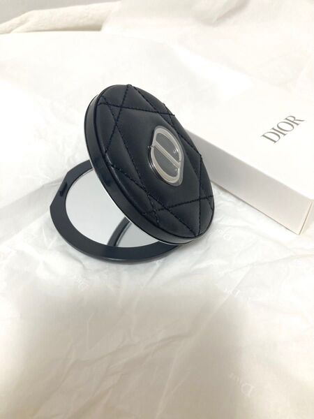 新品未使用品のコンパクトミラー
