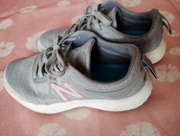 New Balance ランニングシューズ レディース グレー 23cm