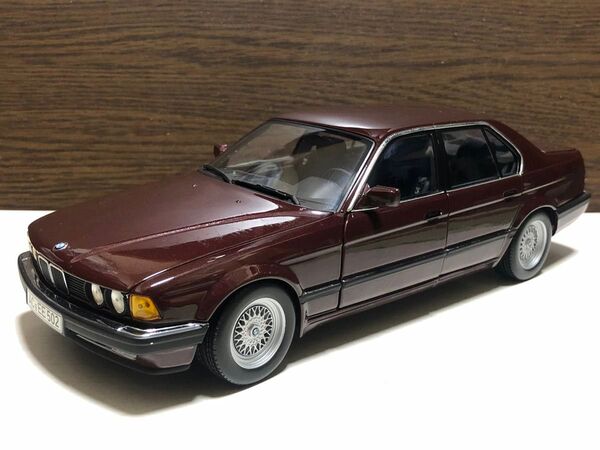絶版 希少 1/18 BMW 730i ミニチャンプス(MINICHAMPS) E32
