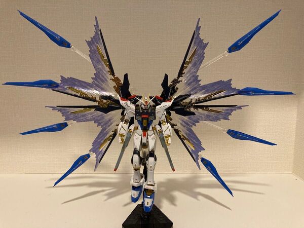 ストライクフリーダムガンダム (1/144スケール RG 14 機動戦士ガンダムSEED DESTINY 2211988)完成品