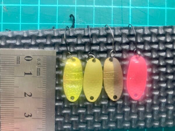 ドーナ 1.0g(?)×4枚、1.6g(?)×1枚 アングラーズシステム DOHNA スプーン エリアトラウト 管釣り