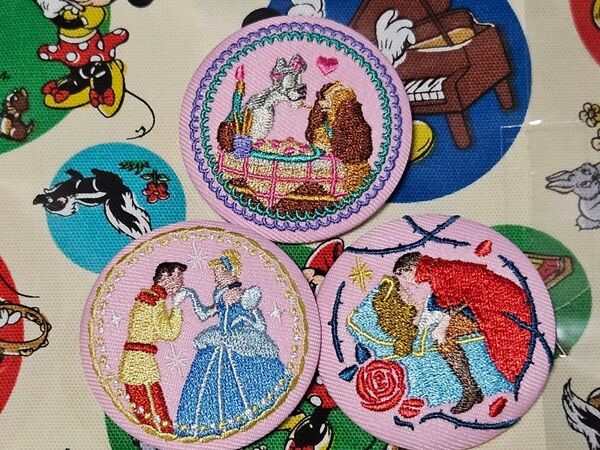 ディズニー 刺繍缶バッチ 3個セット わんわん物語 シンデレラ 眠れる森の美女