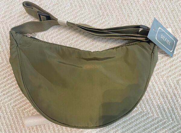SILFIEL 半月型ショルダーバッグ カーキ