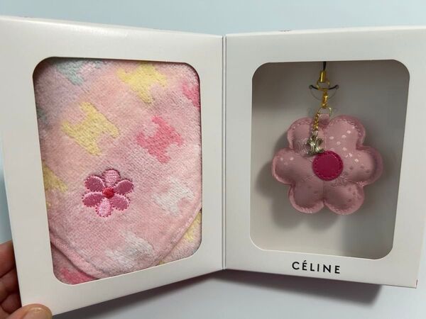 新品 セリーヌ CELINE タオルハンカチ ハンドタオル チャーム付き マカダム トリオンフ 花柄 刺繍 裏ストライプ
