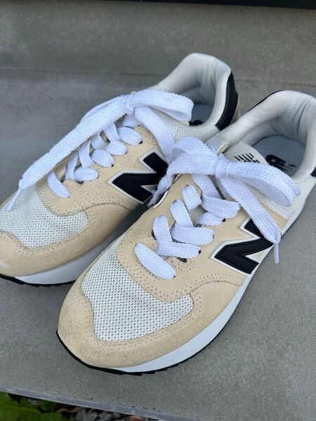 New Balance 574 クリーム/ブラック厚底スニーカー 24.5cm