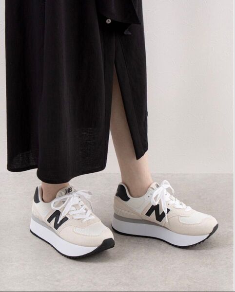 New Balance 574 クリーム/ブラック厚底スニーカー 24.5cm