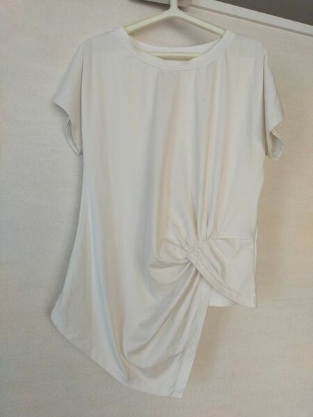 アシンメトリーデザイン Tシャツ ホワイト Mくらい シェイン