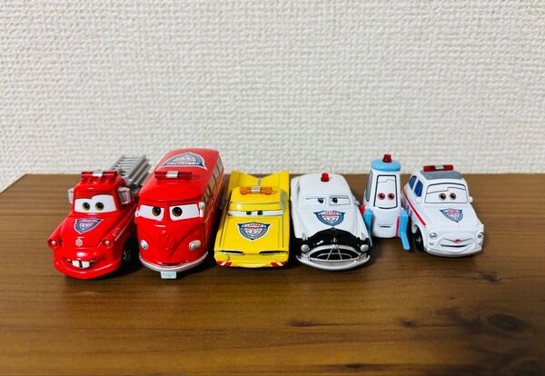 トミカ カーズ まとめ売り メーター ラモーン ドックハドソン グイド ルイージ 救急車 消防車 6台セット ディズニー