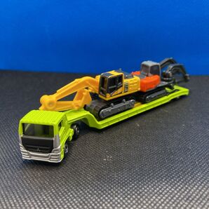 トミカ 三菱ふそう トレーラー 低床 重機回送車 KOMATSU ユンボ セット