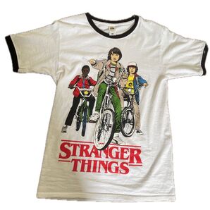 ストレンジャーシングス Tシャツ