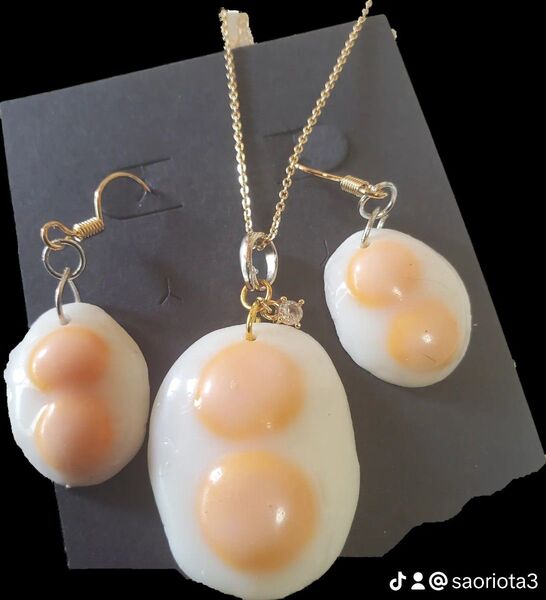 ハンドメイド 目玉焼き レジン ネックレス ピアス セット