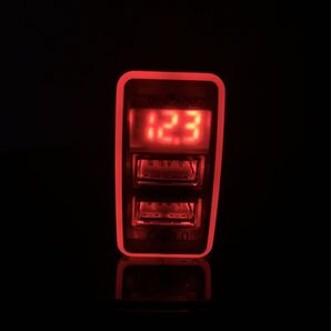 送料無料 トヨタ ダイハツ 電圧表示 40×22mm ヒューズタイプ Bタイプ USBポート急速充電 3.0×2ポート LED発光