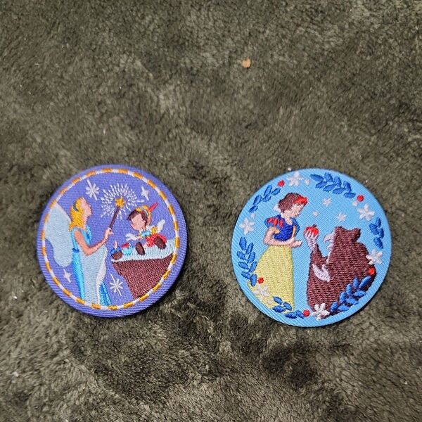 バンダイ ディズニー刺繍缶バッジ ピノキオ 白雪姫