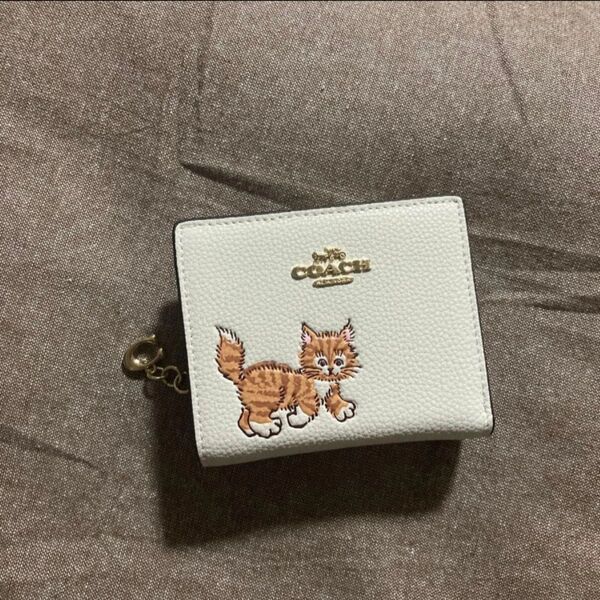 【未使用】二つ折り財布 白 猫コンパクトウォレットラウンドファスナー小銭入れカード入れミニ財布