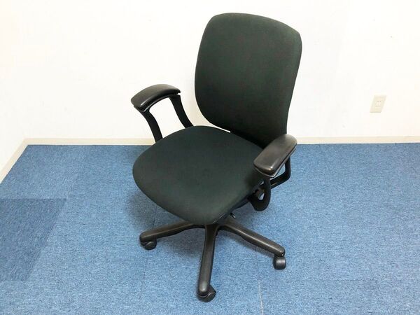 肘付ミドルバックOAチェア テクニオン社(カナダ)Amicus Ⅱミットバックオフィスチェア Made in Canada