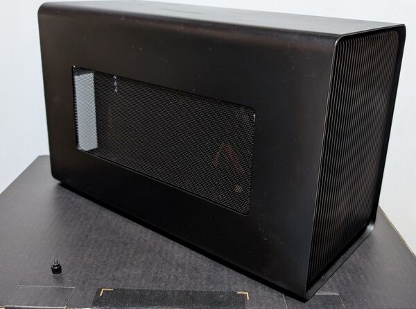 Razer Core X Chroma 中古