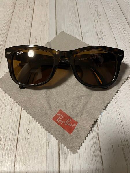 Ray-Ban 折りたたみ式ウェイファーラーサングラス ブラウン